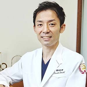院長の小西 浩介です